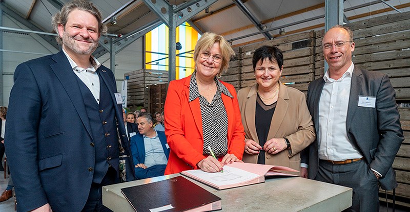 Bericht Rijkswaterstaat en De Groene Waarden tekenen overeenkomst voor verbetering A27 Houten - Everdingen bekijken